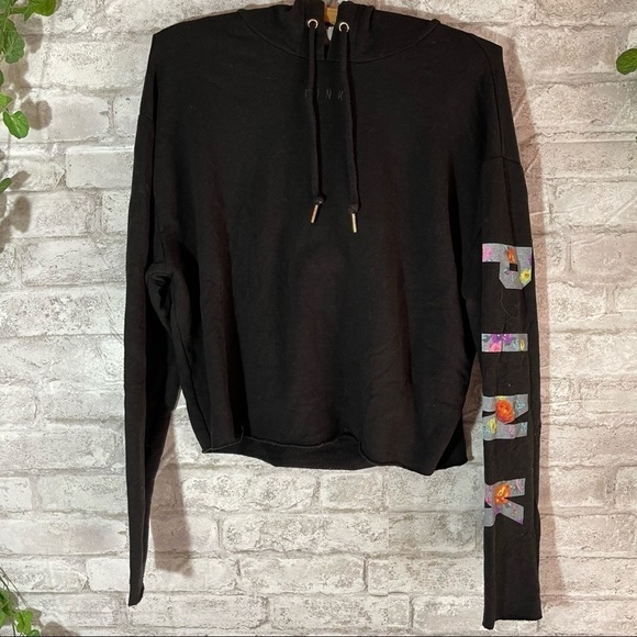 Pink VICTORIA’S SECRET Hoodie Women’s Black Crop w/ Floral Lettering - Picture 1 of 8